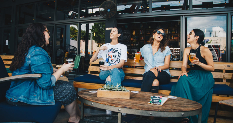 9 เทคนิค การสร้างความประทับใจแรกเริ่ม ในการสนทนา